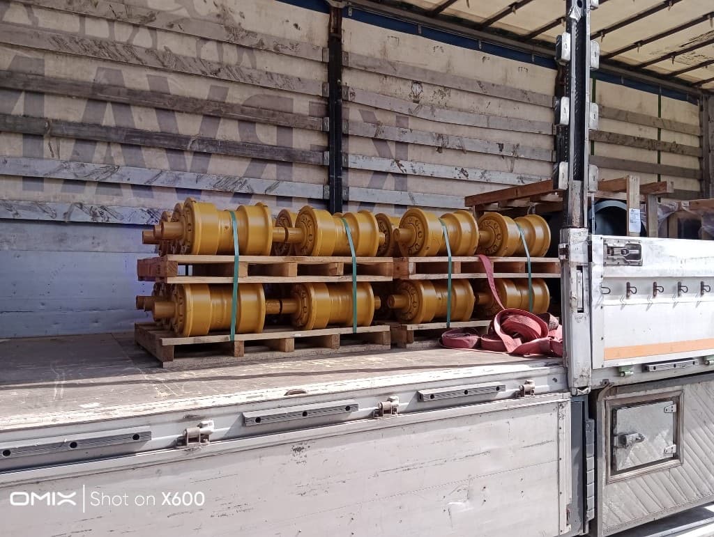 Tır içinde emniyete alınmış ağır sanayi parçaları